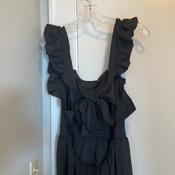 Amazon flutter-sleeved dress, bow back - Picture 8 of 8